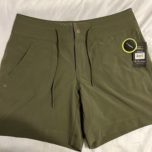Green Commuter style Bermuda shorts Sz M (8-10)